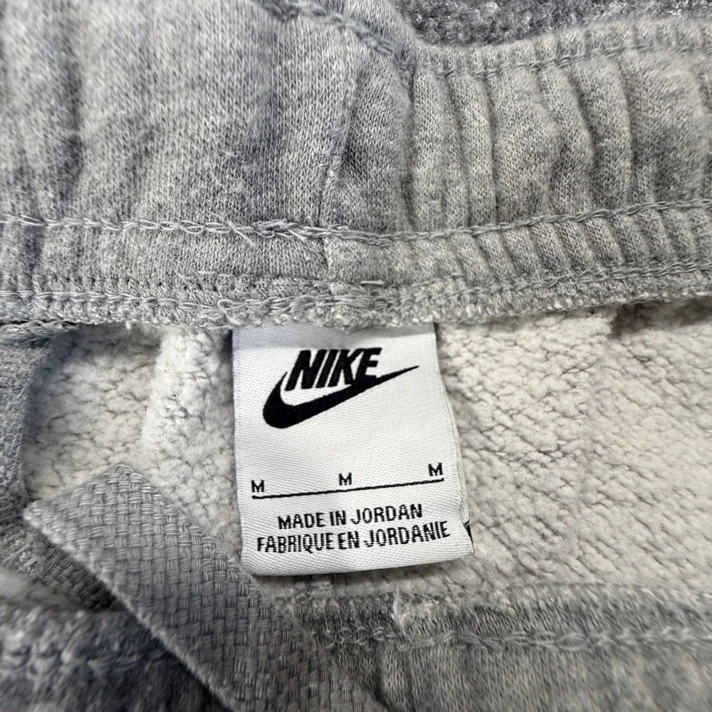 Nike sportswear club